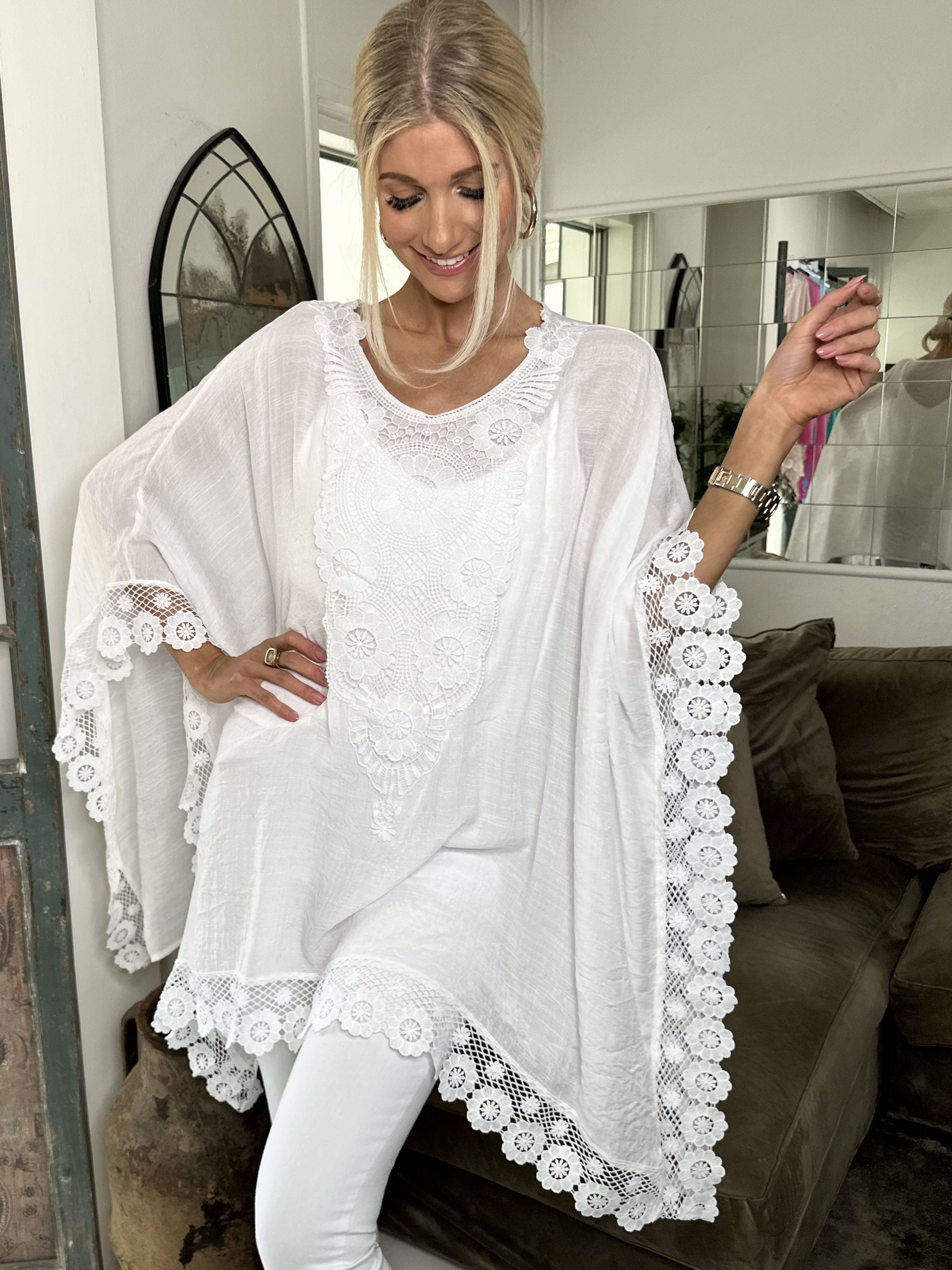 Leslie - Smuk tunika med blondekanter